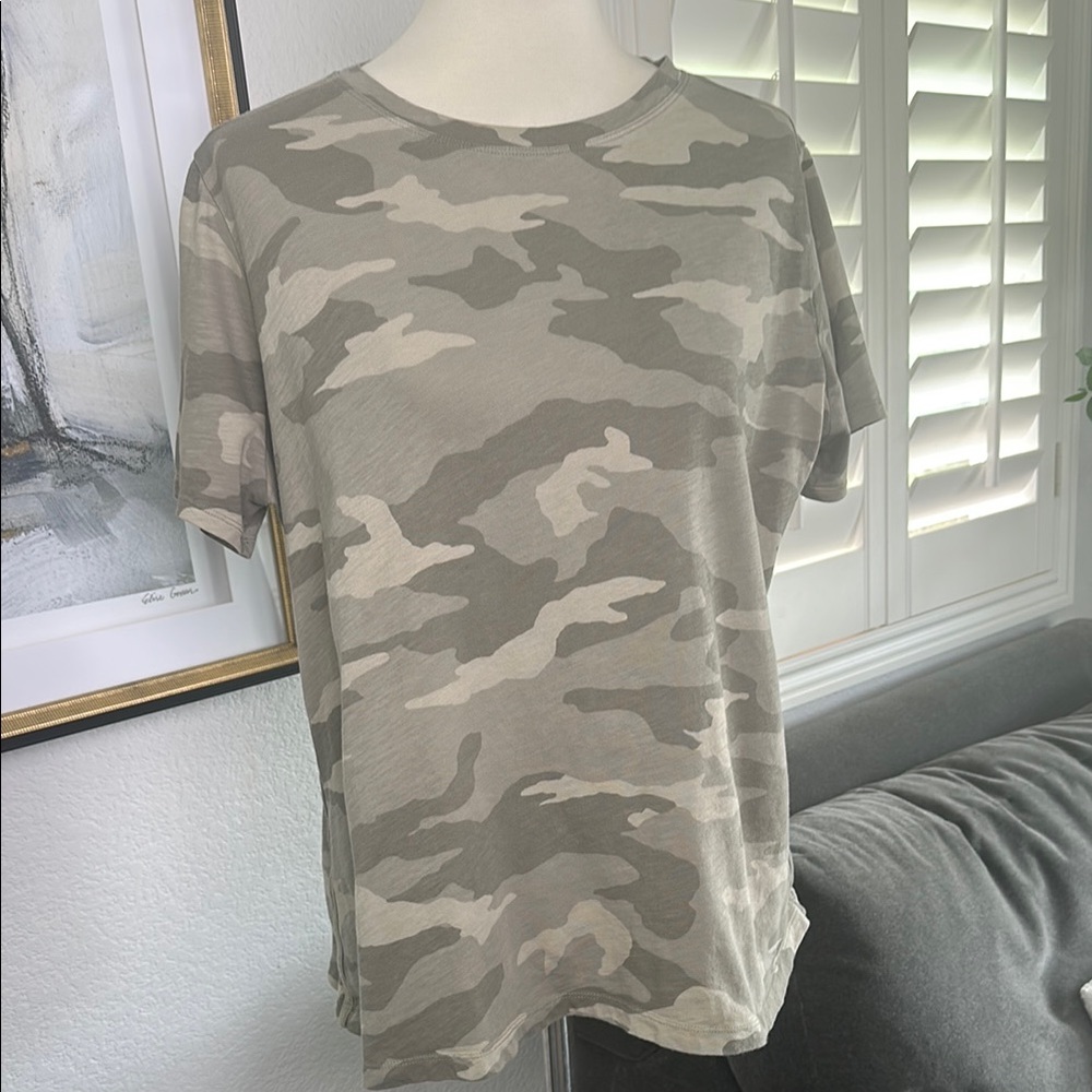 Athleta Green and Tan Short Sleeve Tee Camouflage